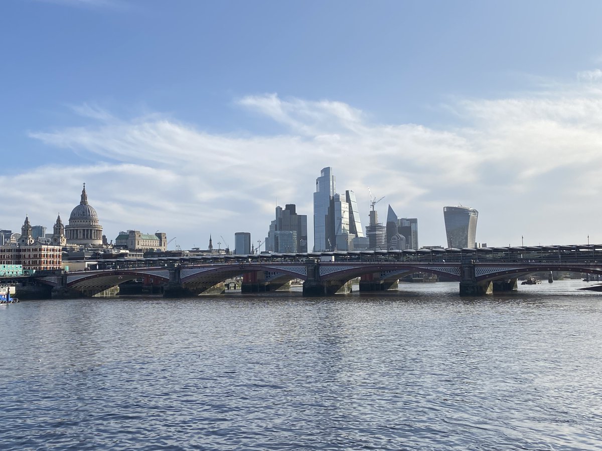 BEoffices's tweet photo. Our fabulous volunteer beach cleaning team, Marva, Beatriz, Tiyanna &amp; @JulesTucker were in action this morning on the Thames foreshore to mark #WorldRiversDay
Thanks to @AndreaZick of @OXO_Tower for organising! @Thames21 @BywatersUK @florablathwayt @washedupcards @CrossRiverPship https://t.co/7tyQOeJGf2