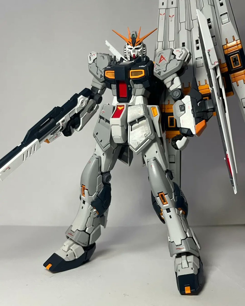 「ニューガンダムは伊達じゃない！！」
ニューガンダムのRGを全塗装で仕上げました！😁
内臓フレームもしっかりしてる分
パーツも多く作りごたえのあるキットでした！
アマゾンで定価以下で買えるので
是非チャレンジしてみてください！
amzn.to/46klbSV

#νガンダム#ニューガンダム#ガンプラ