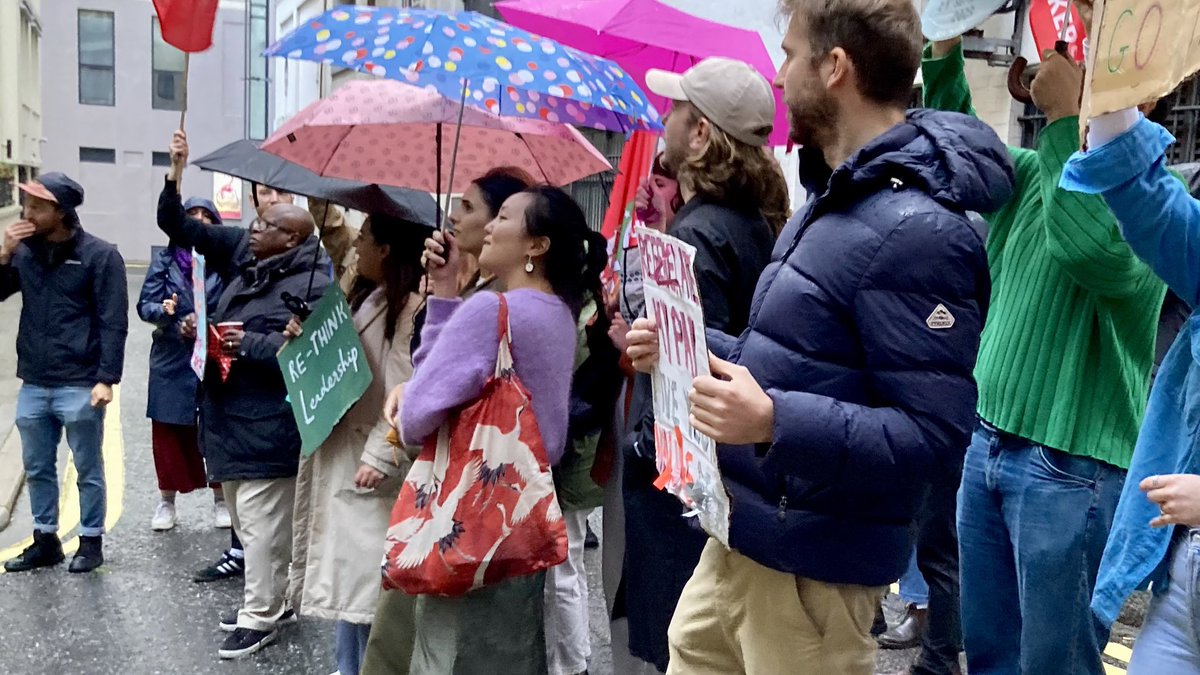 RsaUnion's tweet photo. The funnest frontline in the fight for fair pay and worker's rights. #FairPay4RSA #RSAStrikes https://t.co/rYbAtF69DH