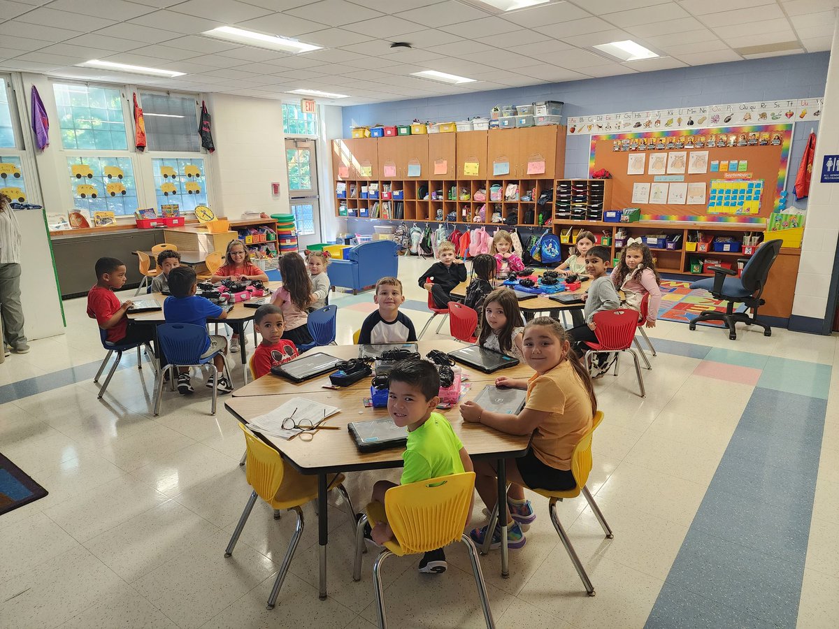 esm_csd's tweet photo. The kindergarten students received their Chromebooks!! What a happy day for these students!
@cpolney
@DrJChristie9
#sharktech https://t.co/5xefy9gneL