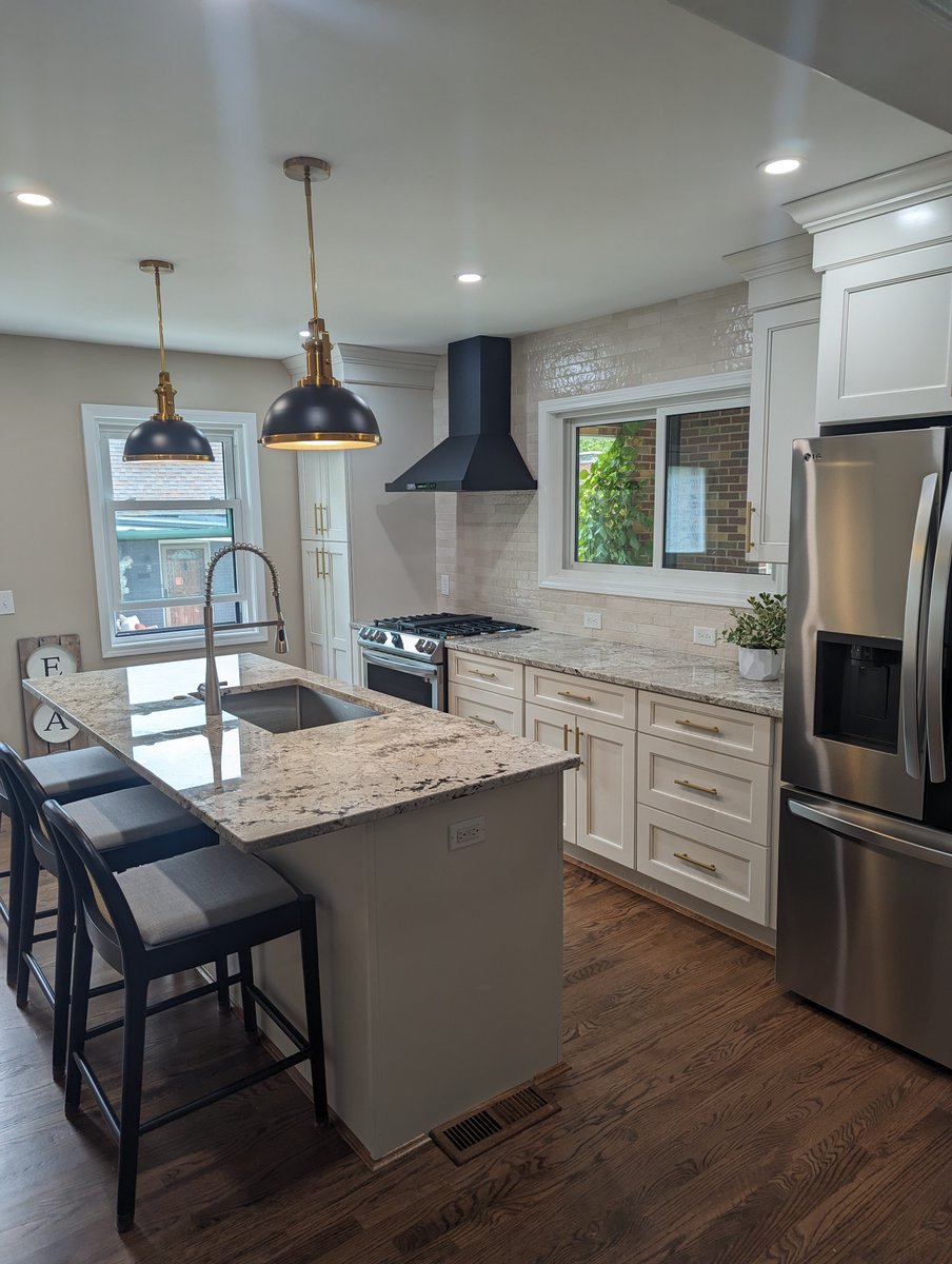 thertastore's tweet photo. A #chefskiss.

📷 Tuscan Almond Glaze -  get your #preassembled cabinets today!
https://t.co/5UGgQo8h2Q https://t.co/lTkaZMxjc3