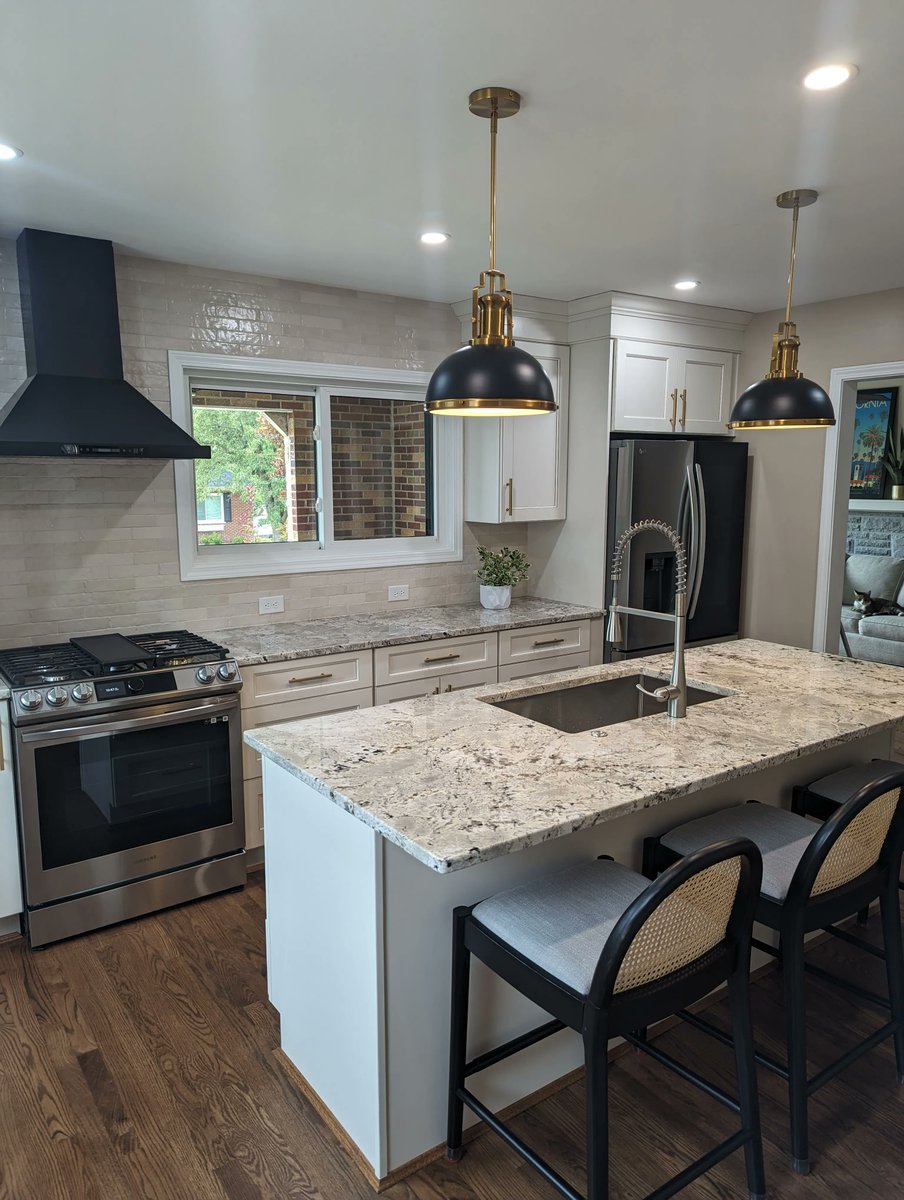 thertastore's tweet photo. A #chefskiss.

📷 Tuscan Almond Glaze -  get your #preassembled cabinets today!
https://t.co/5UGgQo8h2Q https://t.co/lTkaZMxjc3
