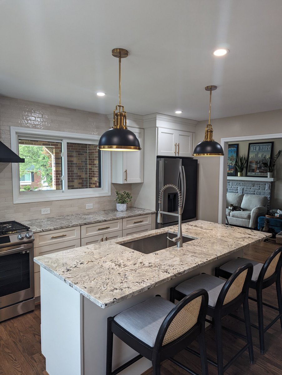 thertastore's tweet photo. A #chefskiss.

📷 Tuscan Almond Glaze -  get your #preassembled cabinets today!
https://t.co/5UGgQo8h2Q https://t.co/lTkaZMxjc3