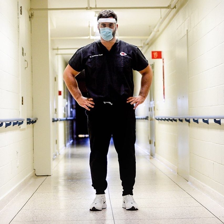 Congratulations to Super Bowl champion Dr. Laurent Duvernay-Tardif on his retirement from the NFL. 👏 @LaurentDTardif opted out of playing in 2020 to work in a long-term care facility during the COVID-19 pandemic.