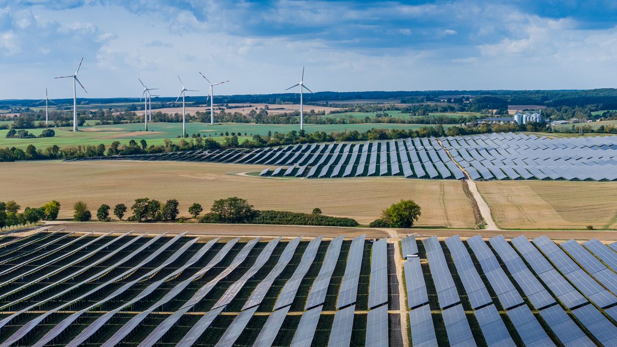 Der #Solarpark „Boitzenburger Land“ ist offiziell in Betrieb gegangen. Mainova ist zu 50 Prozent daran beteiligt. Die 180 Megawattpeak-Anlage produziert künftig 200 GWh Strom im Jahr für den Bedarf von 65.000 Haushalten. Jährliche #CO2-Ersparnis: 90.000 t bit.ly/456X4pH