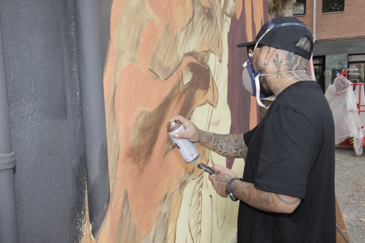 🎨 El #monarT celebra la 5a edició amb 14 intervencions artístiques a Santa Eugènia i Can Gibert del Pla. Avui hem visitat el mural que l'artista Pincel està realitzant a la façana de l'Escola Santa Eugènia
👉 web.girona.cat/noticies?id=11…