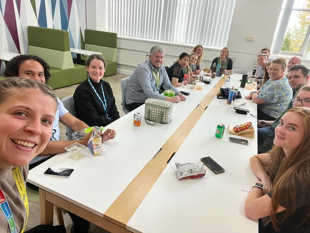 AlderHeyFinance's tweet photo. 🎉Let's Lunch🎉a new take on payday picnic. A chance for the team to move away from the laptop screens and talk about upcoming social events and any topics non work related. A great turnout for our launch 😀 #AHFinance https://t.co/jXVu9f3MTt