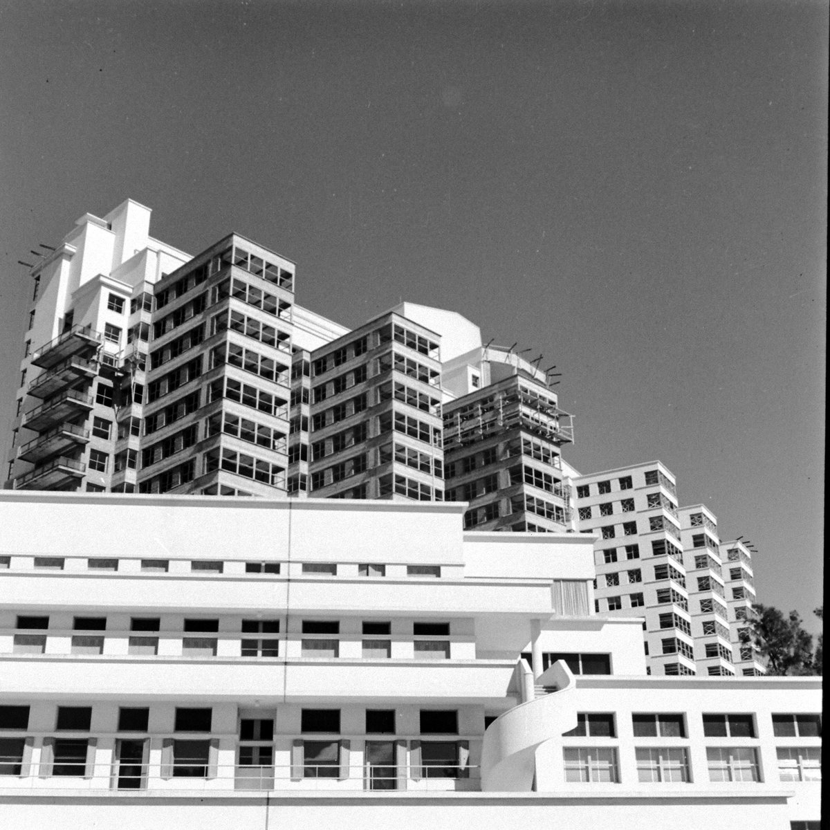 Udelaruy's tweet photo. 🏥 Un día como hoy, hace 70 años, @hcmquintela abría sus puertas para ingresar sus primeros pacientes.

🎉 Saludamos en este nuevo aniversario al hospital universitario, centro de referencia en salud, enseñanza, investigación y extensión para el país. https://t.co/OifpQdvx4k