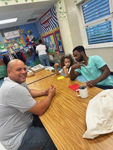 Today’s Doughnuts 4 Dads was a huge success! We had over 300 dads show up with their children to enjoy the tasty treat. A huge THANK YOU to our amazing PTA for sponsoring the event. <a href="/CoconutPalmElem/">Coconut Palm Elementary</a> <a href="/AP_NColey/">Nizaliz Coley</a>