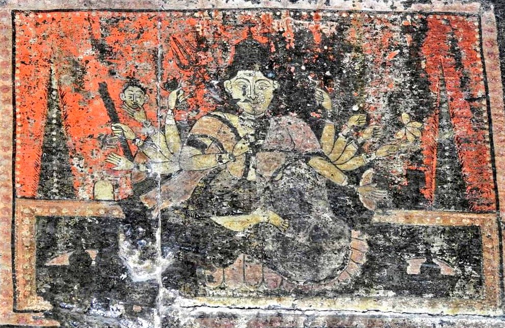 Maratha Wall Painting of Ardha Narishwar 🚩

In Ganpati Panchaytan Mandir at Tasgaon, Maharashtra.

Will soon be lost.

क्वचिन्मुक्तादामोल्लसदुरुतरश्यामलकुचं क्वचित्कापालसृक्परिकलितवक्ष परिसरम् ।
क्वचित्ताटङ्काचिः शबलितकपोलं फणिमणिस्फुरद्गल्ल क्वापि स्फुरतु हृदि मे किंचन महः ॥