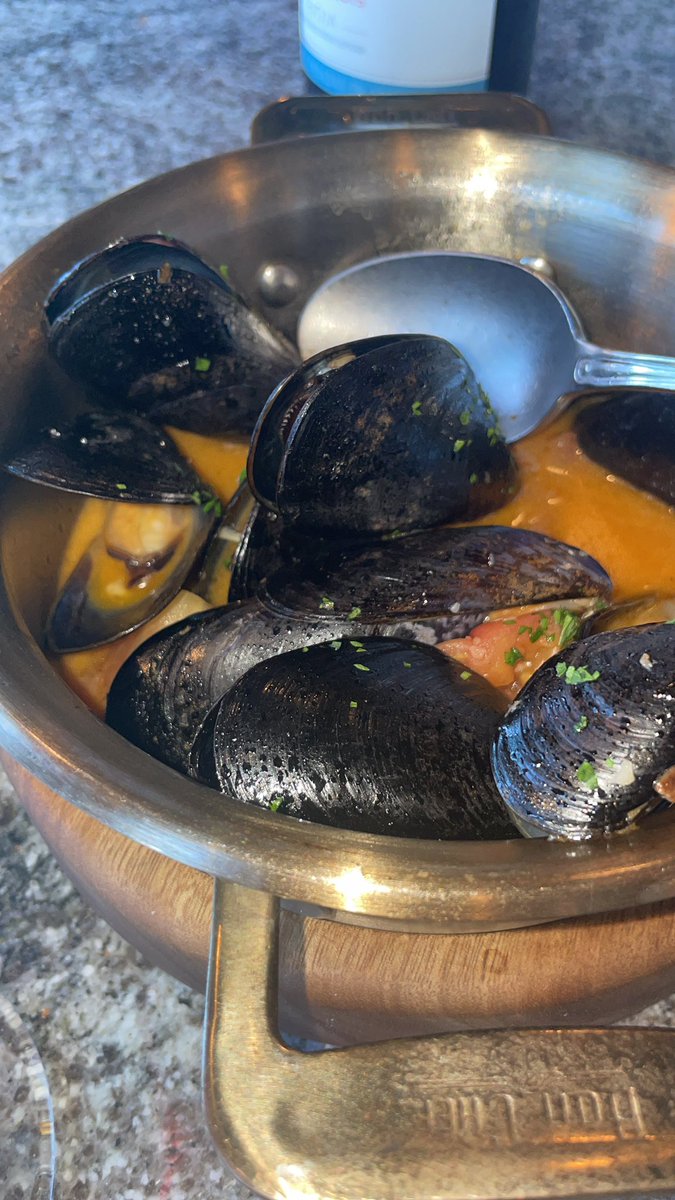 cindyduran_'s tweet photo. Ayer comimos en Cantinetta y la flor de calabaza rellena de queso de cabra aún vive en mi cabeza https://t.co/Ye823GLO16