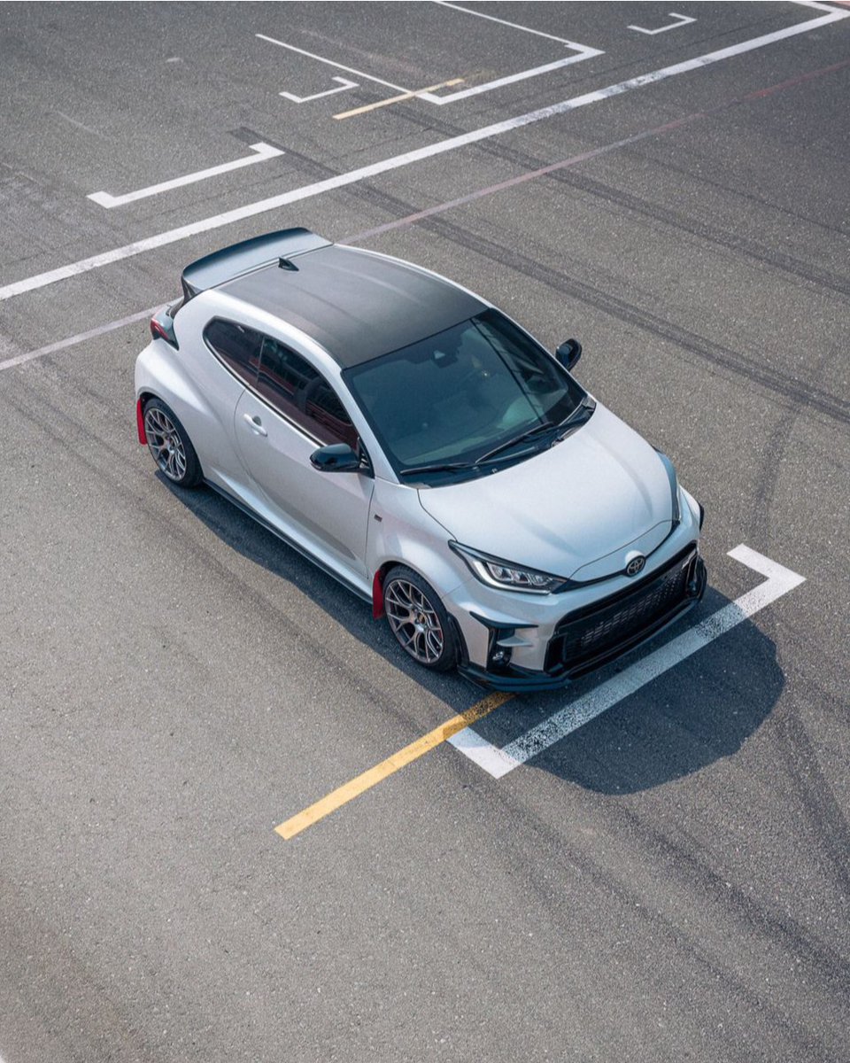 BaanVelgen's tweet photo. This Toyota Yaris GR has undergone some serious upgrades. The imported BBS RE-V7 wheels, known for their lightweight construction and superior strength, add aesthetics but also improve its handling and overall driving experience. Additionally, the Yaris GR has been equipped with https://t.co/1ZvTfc8yCm