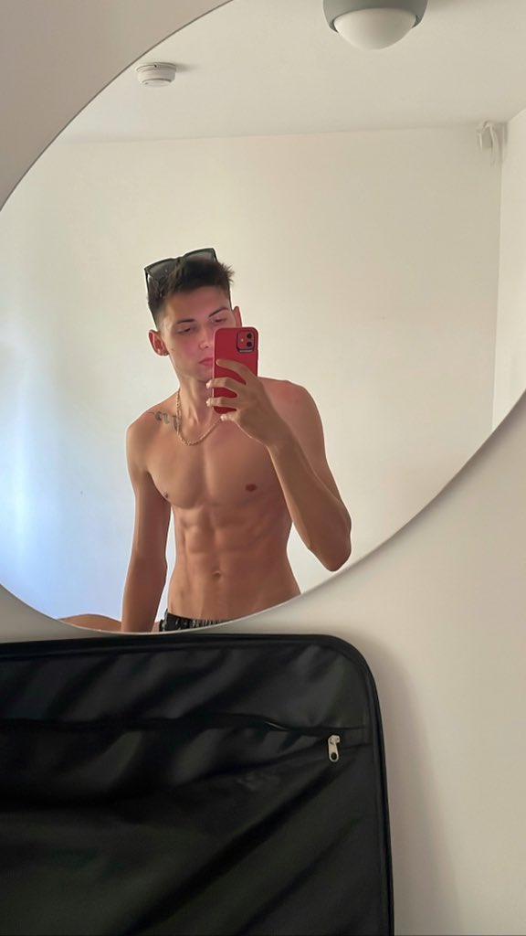 11AlexZarzu's tweet photo. 🥸 https://t.co/Lv1Rfyb9Fz