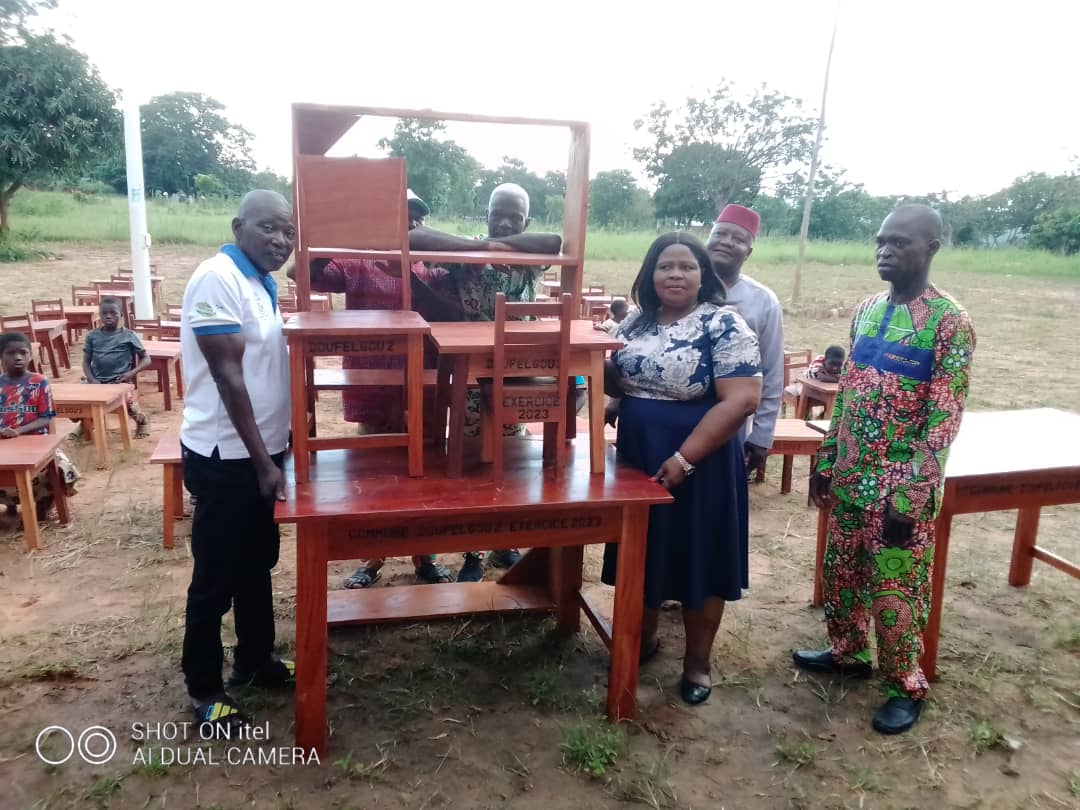 AtiotaTouni's tweet image. Le développement d'une commune rime avec l'éducation. À #Defalé, c'est un défi pour le conseil communal Doufelgou 2.
Nous avons doté l'EPP #Kounantchere des #chaises et #tables-blancs le le jardin de bien démarrer la rentrée scolaire le 25 septembre prochain. 
#REFELA
@2Doufelgou