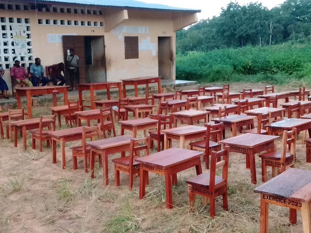 AtiotaTouni's tweet image. Le développement d'une commune rime avec l'éducation. À #Defalé, c'est un défi pour le conseil communal Doufelgou 2.
Nous avons doté l'EPP #Kounantchere des #chaises et #tables-blancs le le jardin de bien démarrer la rentrée scolaire le 25 septembre prochain. 
#REFELA
@2Doufelgou