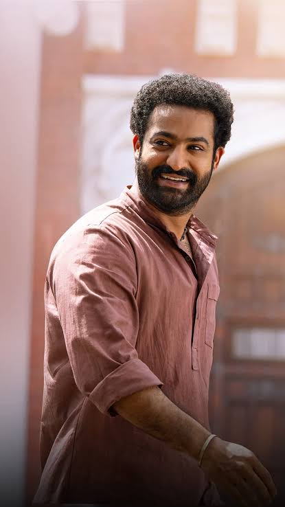 Name_Is_Sugun's tweet photo. Aaa smile 🤩
Aaa innocence 😊 .. .
Entha enjoy chesthunadoo character lo #Akthar 👌..
@tarak9999 👑✊️ https://t.co/41QjbaXXTs