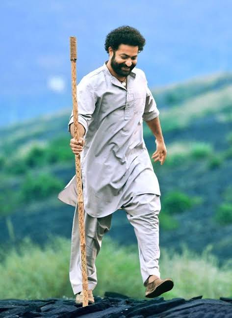 Name_Is_Sugun's tweet photo. Aaa smile 🤩
Aaa innocence 😊 .. .
Entha enjoy chesthunadoo character lo #Akthar 👌..
@tarak9999 👑✊️ https://t.co/41QjbaXXTs