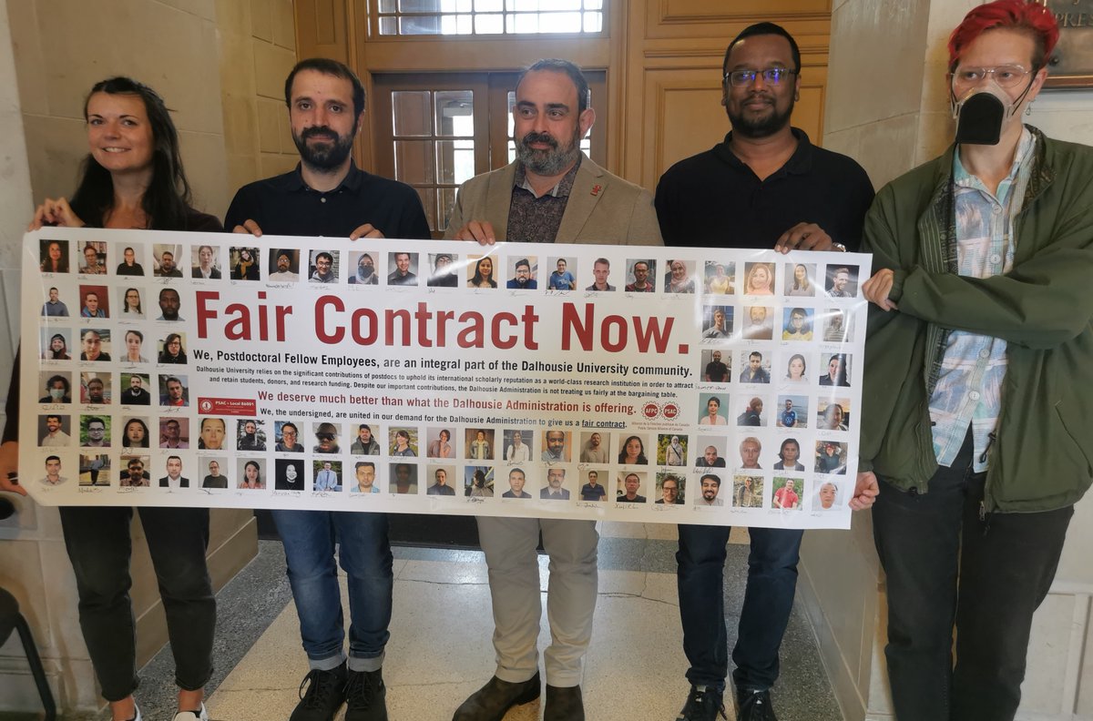 psac_86001's tweet photo. Yesterday we delivered a photo petition signed by 75% of postdocs to @DalPres calling for a fair contract for postdocs as we go back into bargaining for a new collective agreement this week.

During #PostdocAppreciationWeek, postdocs @DalhousieU are fighting to have a #livingwage https://t.co/ccG3I42z3G
