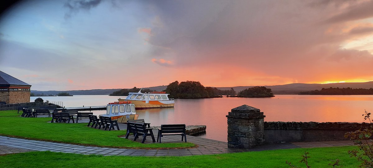 What a stunning evening our 6th Yrs had yesterday for their retreat in Lough Derg. 🤩