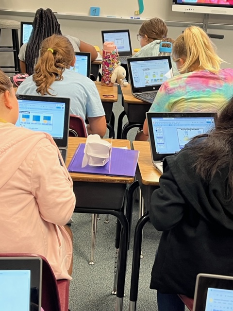 digitalatCG's tweet photo. 5th-grade math students are using critical thinking to review math concepts while practicing their Google slide skills. @successCSISD @cg_cats @CSISDedtech #ChoosingGreatness #Jobbmath https://t.co/ZSHPgOfZ2H