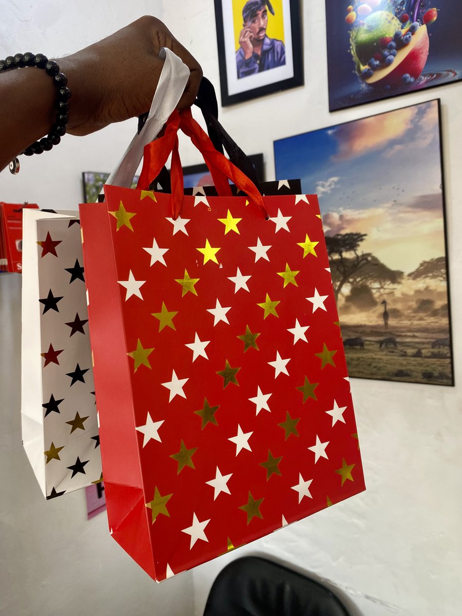 #Giftbags pia zipo ofsini mzigo upo wa kutosha kwa rangi nyingi 🌸

     Tsh 3500.   

📍Sinza palestina
☎️ 0786445451