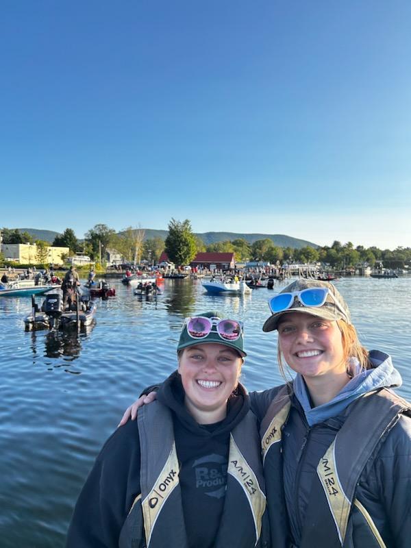 sunapeesports's tweet photo. Lakers on the lake looking to qualify!! https://t.co/UTDi0SsfeR