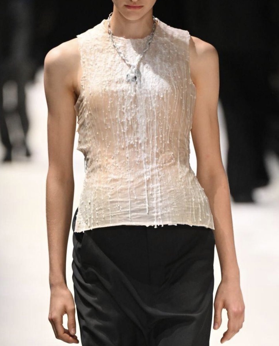 pinkmochhi's tweet photo. these tops at MM6 margiela ss24 slayed so hard https://t.co/ZvlQ3jelWX