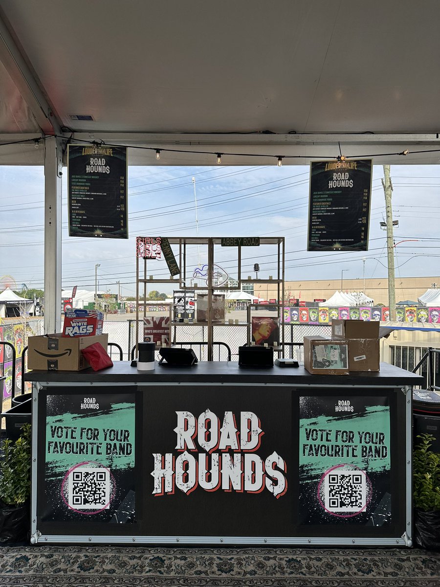 Check out our VIP bar! Uber cool and relaxing. Pop by and say hi all you Loudmouthers! .
.
.
#rock #rocknroll #hardrock #rockmusic #metal #guitar #rockandroll #heavymetal #punk #rockband #guitarist #classicrock #music #band #rocknacional #blues #pop #metalhead #punkrock