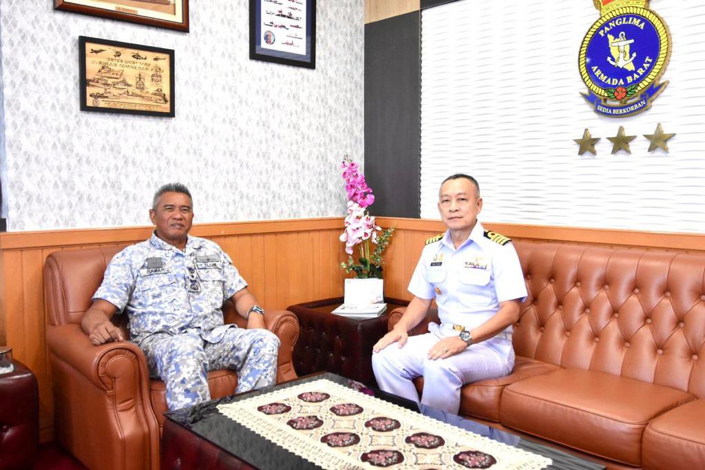Sehingga bertemu lagi

Panglima Armada Barat menerima Kunjungan Hormat oleh Captain Paitoon Sengjaroen, Pembantu Penasihat Pertahanan @prroyalthainavy yang bakal menamatkan penugasan beliau di Malaysia

#DiplomasiPertahanan