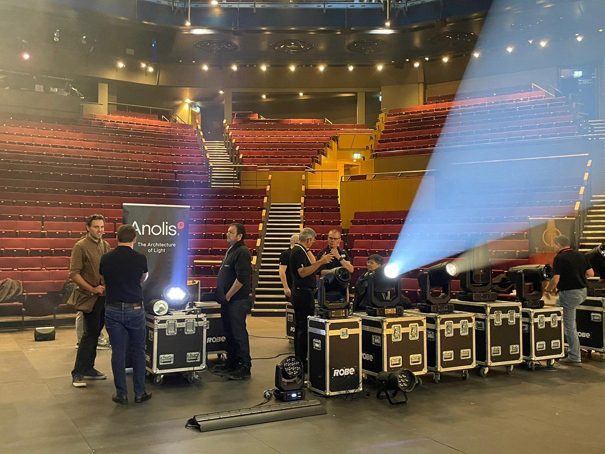 RobeAroundTheUK's tweet image. The #roberoadshow team busy at  @LeedsPlayhouse today showcasing various #robelighting fixtures, providing hands on demos and technical advice, not to mention #RoboSpot training! 

Be sure to sign up and join us on the road over the next few weeks here:

landing.liveit.io/robe/robe-road…