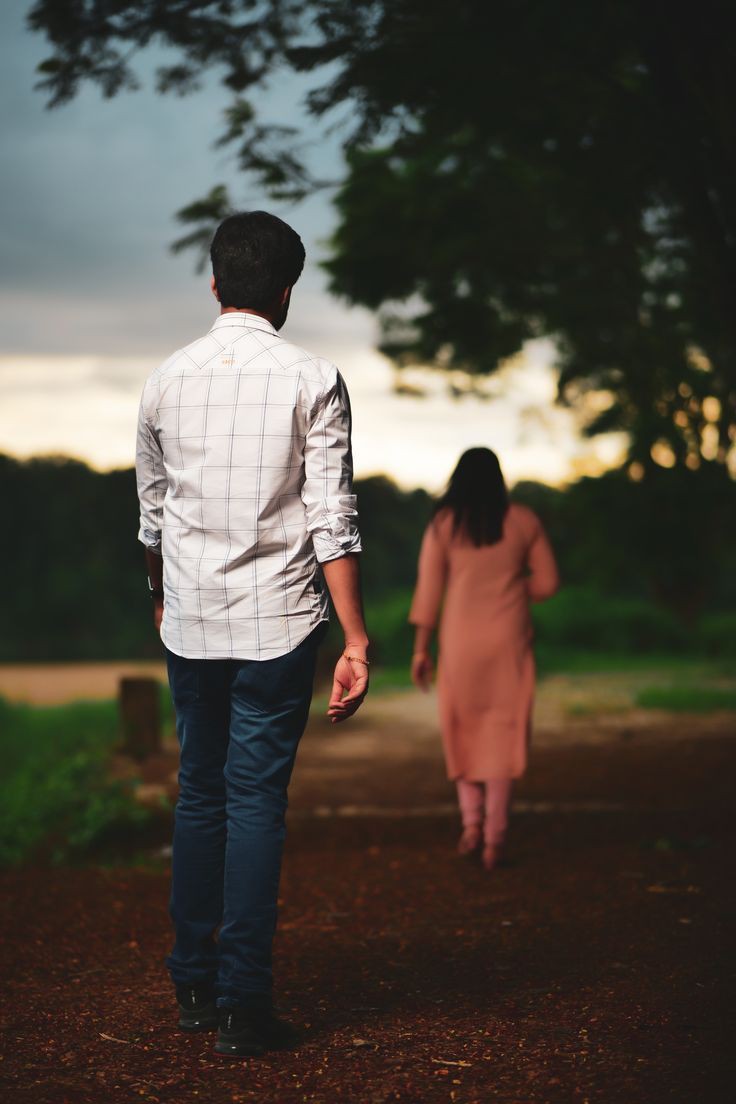 Muhammad421412's tweet image. تم سے نہ کٹ سکے گا اندھیرے کا یہ سفر
اب شام ہو چکی ہے میرا ہاتھ تھام لو
#قومی_زبان