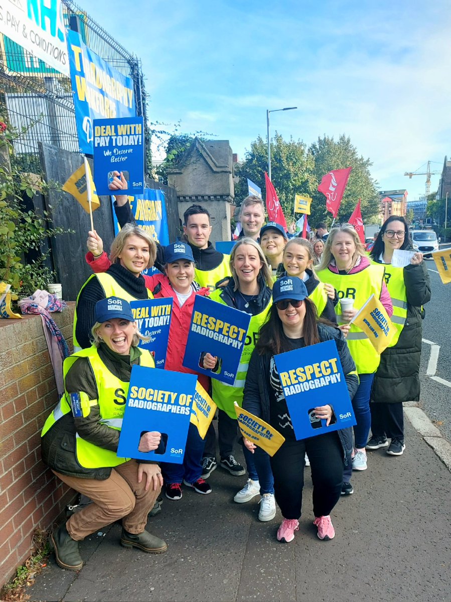 JEAC00100100's tweet photo. Supporting Radiographers at Belfast City Hospital https://t.co/4WiC3DAgCB