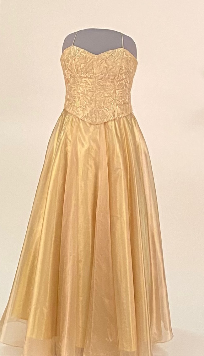 Quinceañera dresses allow girls to express their identity & negotiate tradition through fashion. Against her mother’s wishes and stepping outside of her own comfort zone, in 2000 Veronica Mendez wore this shinny gold dress instead of a traditional pink. #SmithsonianHHM #HHM