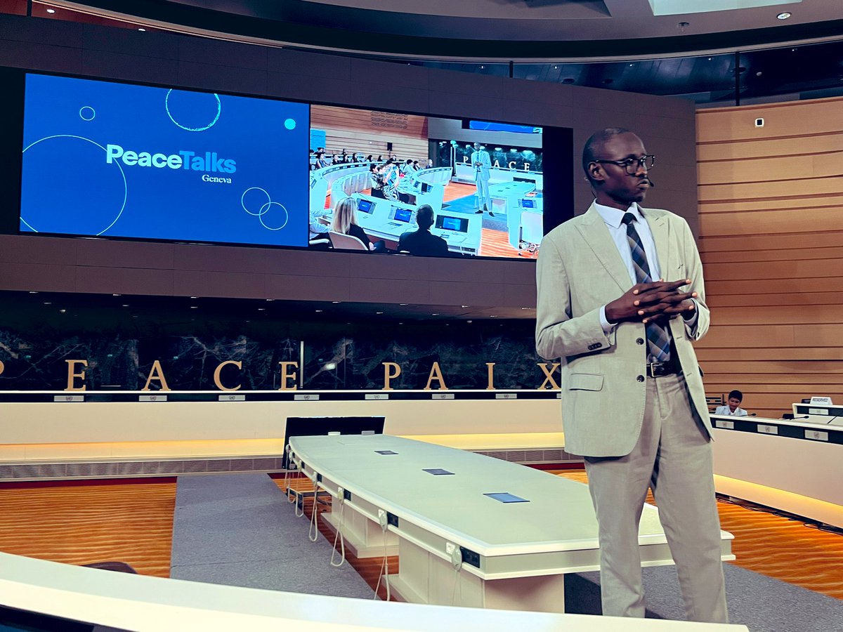 "My school fees, notebooks &amp; pens were all subsidised &amp; paid for by a taxpayer from somewhere far away...I will never know the family whose dime ended up helping me to go to school as a poor displaced Sudanese child." <a href="/MNgalueth/">Maiwen Ngalueth</a> <a href="/genevacall/">Geneva Call</a> at the #GVAPeaceTalks