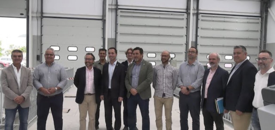 joan_mndez's tweet photo. Señoros decidiendo cosas en Calvià https://t.co/Nmnv7QyWFC
