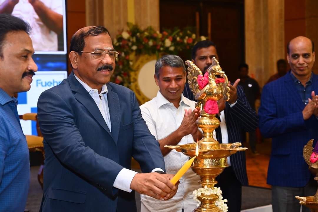 ocfskkumarvel's tweet image. #JBGroup நிறுவனத்தின் மற்றும் ஒரு பிரம்மாண்ட படைப்பு Fuehrer Capital 💐
சென்னை  தாஜ் கோரமண்டல் நட்சத்திர ஓட்டலில் மிகப் பிரமாண்டமான முறையில் வெளியிடப்பட்டது  நிகழ்ச்சியில் 
மாஃபா குழுமத்தின் தலைவர்  திரு. @mafoikprajan
அவர்கள் கலந்துகொண்டு சிறப்பித்தார்
#SUKUMARBALAKRISHNAN