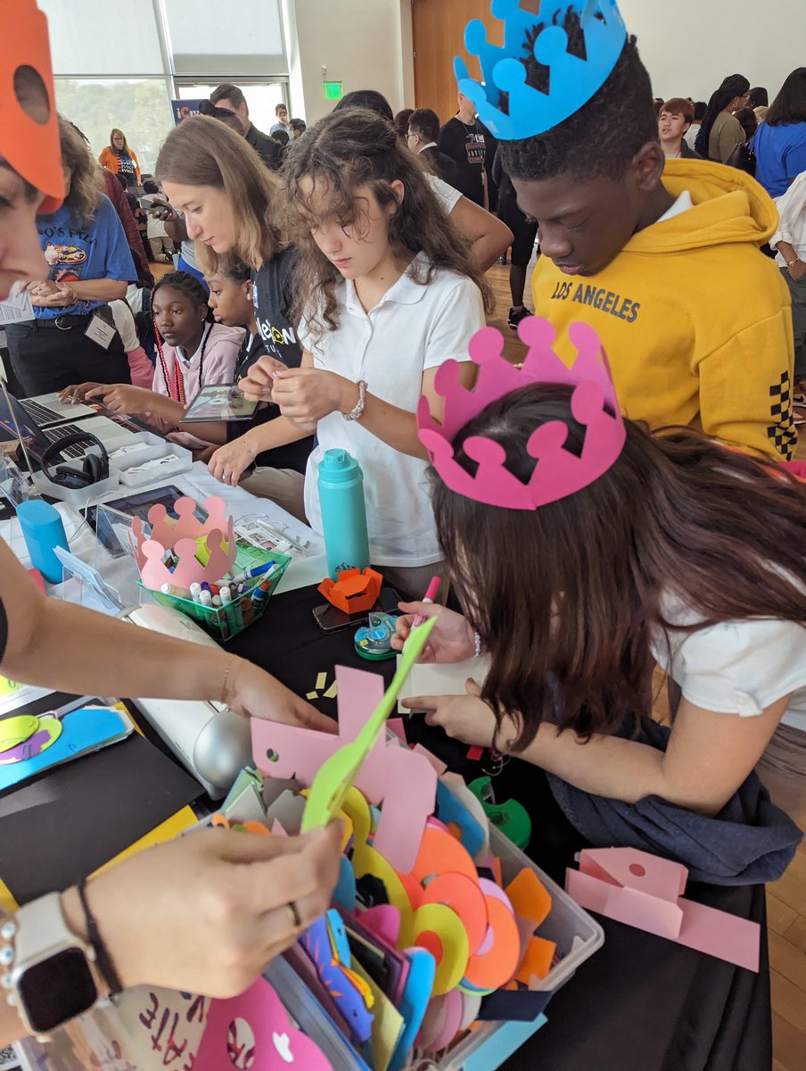 FableLearn's tweet image. Thank you #STEM queens and kings for stopping by to #CreateBravely with us at the EdGames Expo 👑 
We had such a great time exploring #FabMakerStudio with you 💡🧡✨