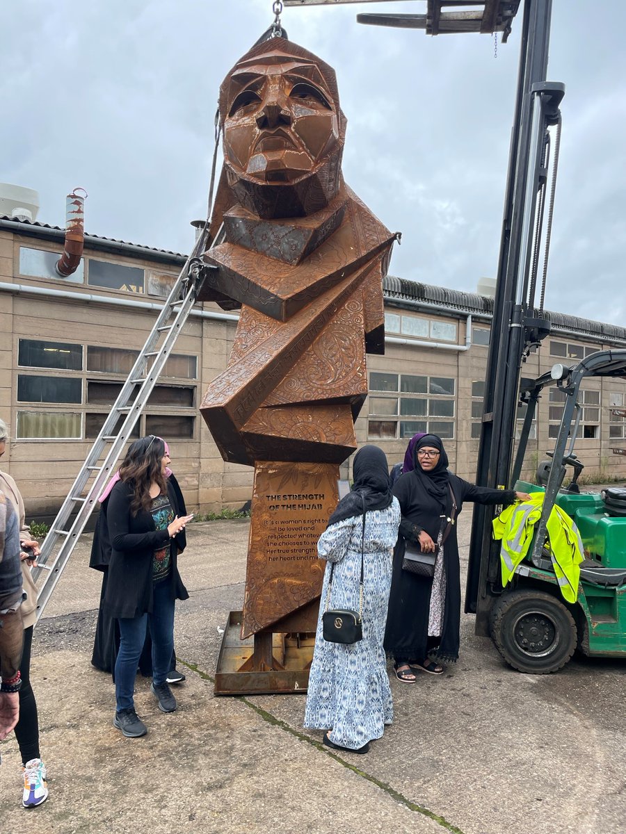 EuropeanPan's tweet photo. Meanwhile the self-hating elites of #ExEngland allow the placement of a 5-meter high statue celebrating this foreign instrument of women's oppression. Truly disgusting. #Hijab https://t.co/h7pl7yGdD0