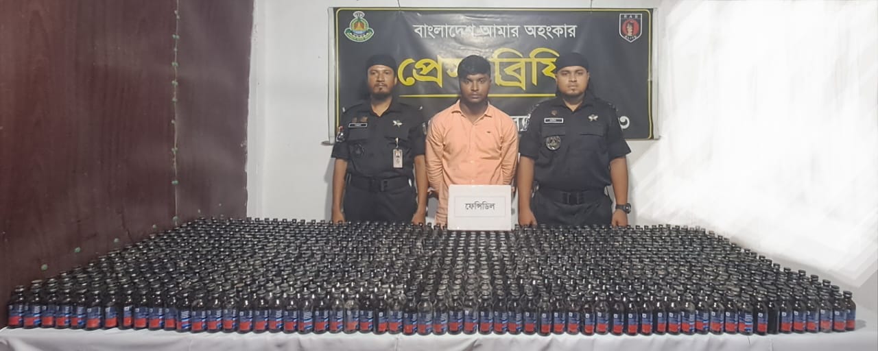 বাদামের বস্তার ভেতর দেড় হাজার বোতল ফেনসিডিল, ধরা খেলেন মাদক ব্যবসায়ী