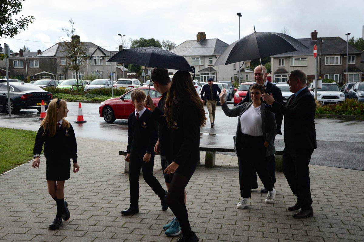YsgolCwmBrombil's tweet photo. It was a pleasure to host a visit for the Minister for Education @Jeremy_Miles this morning. We hope you enjoyed your visit. https://t.co/5OHtLtIsOk