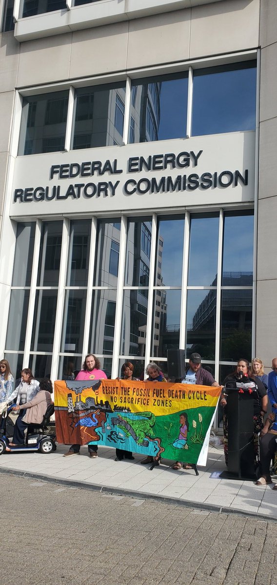 I'm here in D.C. with Gulf Coast Community members to attend the @FERC commissioners meeting that has Texas LNG, Rio Grande LNG & Rio Bravo Pipeline on the agenda. We're here to glare at FERC while they issue more permits for oil & gas projects destroying our community.