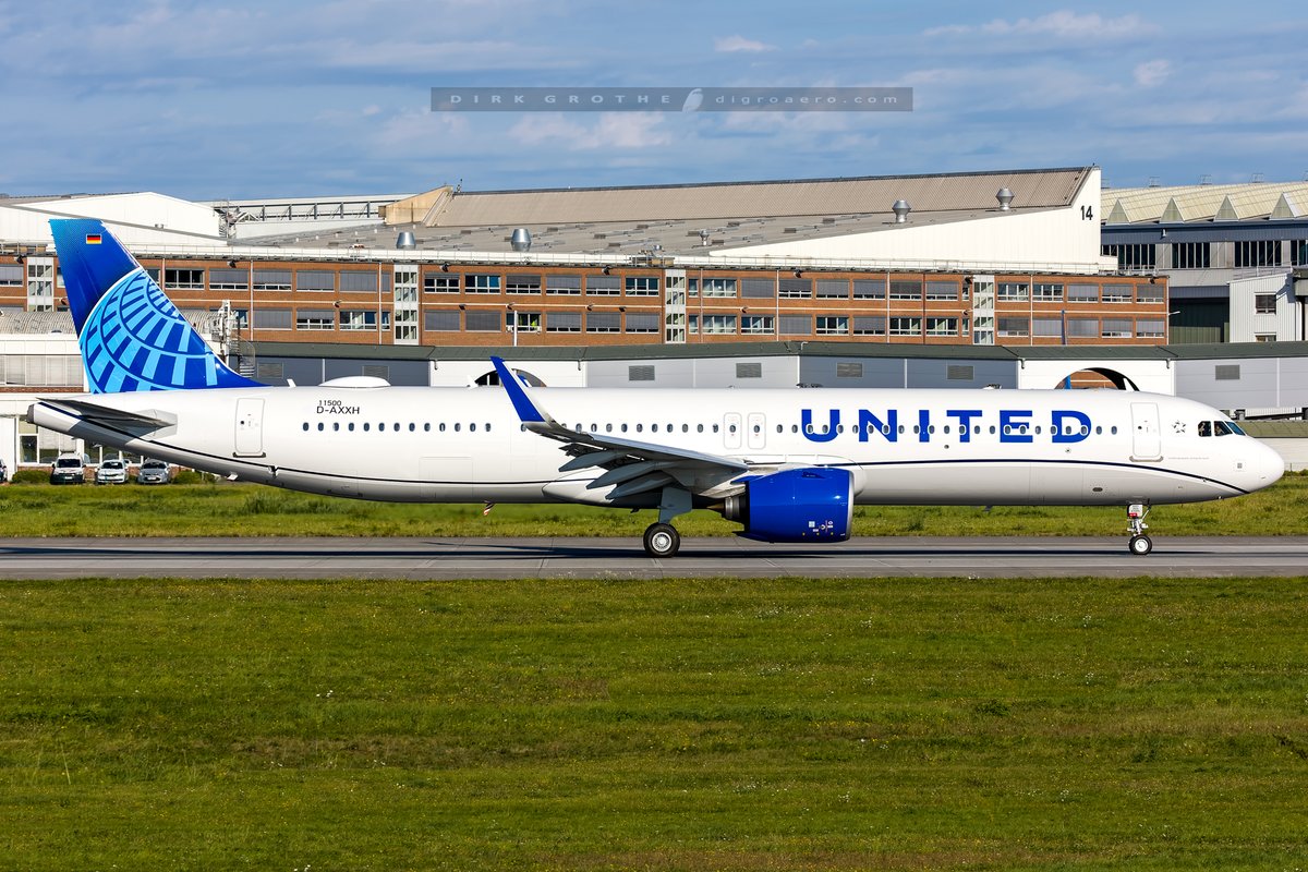 digro65's tweet photo. first @united #A321neo on its first flight today at Airbus Hamburg, will be N44501. United has a total order of 120 A321 aircraft of which 70 will be A321neo and 50 will be A321XLR. First flight is scheduled for Dec. 14th from Chicago (ORD) to Phoenix (PHX)...
@AirbusPRESS https://t.co/x5hG7jjpVw