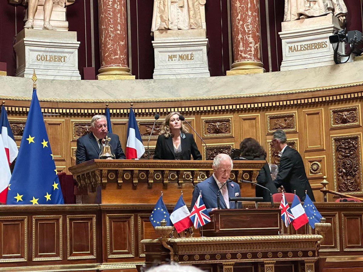 V_DelFabro's tweet photo. Le discours d’un roi 🤴 

Cette fin de mandat de sénatrice aura été royale🤴🇬🇧🇫🇷 

9 mois de moments exceptionnels 🙏🏻 🇫🇷 

Vive l’amitié franco-britannique !! 🇫🇷🇬🇧
#CharlesIII #Senat #Charles3 https://t.co/i8i8OrJfzn