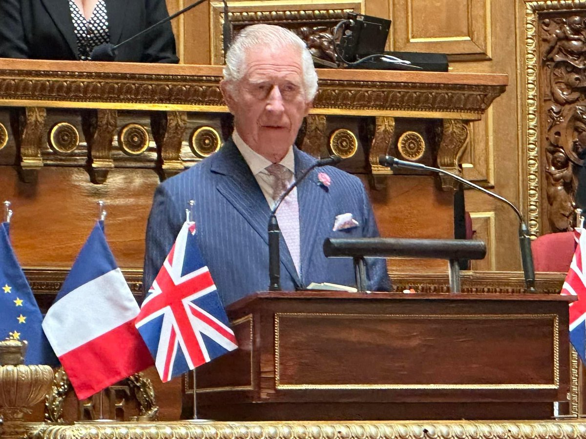 V_DelFabro's tweet photo. Le discours d’un roi 🤴 

Cette fin de mandat de sénatrice aura été royale🤴🇬🇧🇫🇷 

9 mois de moments exceptionnels 🙏🏻 🇫🇷 

Vive l’amitié franco-britannique !! 🇫🇷🇬🇧
#CharlesIII #Senat #Charles3 https://t.co/i8i8OrJfzn