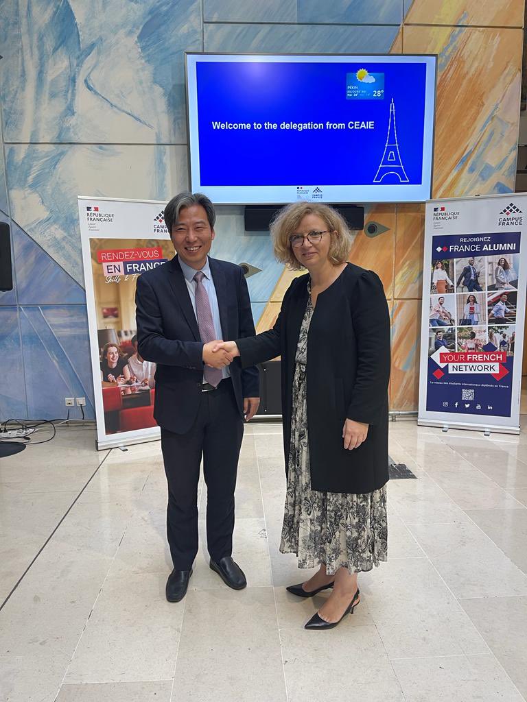 CampusFrance's tweet photo. 🤝 Merci à YU Yunfeng, Secrétaire Général du #CEAIE pour sa visite à Campus France ce matin.
👉 De nombreux projets en vue avec la #Chine en 2024, dont le 6️⃣0️⃣ ème anniversaire des relations diplomatiques 🇫🇷🇨🇳 https://t.co/FPyqhaqAcr