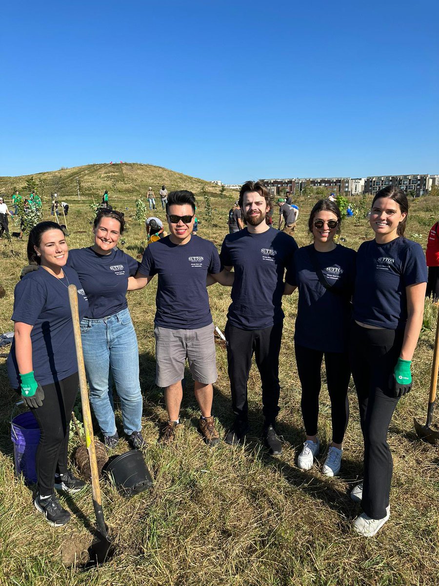 SuttonRisk's tweet photo. At Sutton, we’re committed to sustainability and protecting our environment. On #NationalTreeDay, our #Suttonteers rolled up their sleeves and planted trees for a brighter, greener future @TreeCanada #NTD2023 #Suttonteering https://t.co/mmzQ2wpuaX