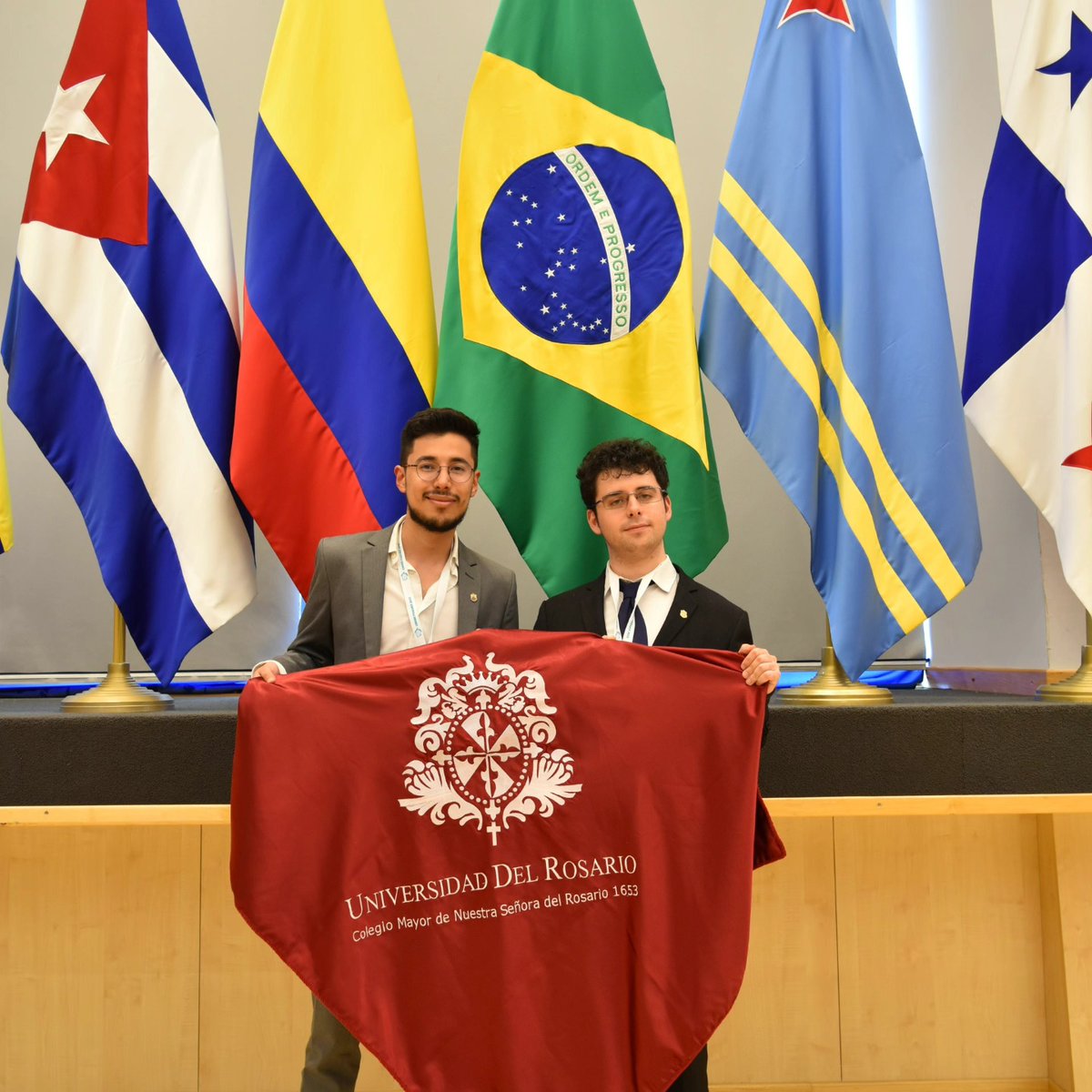 🤩¡13 años construyendo una cultura de debate a nivel nacional e internacional!
En un nuevo episodio de nuestro podcast #VocesGlobales invitamos a <a href="/UR_Debate/">Sociedad Debate UR</a> para conocer más sobre el impacto de su proyecto y sus trayectorias de aprendizaje.
Escúchanos🎙️ open.spotify.com/episode/0wDUip…