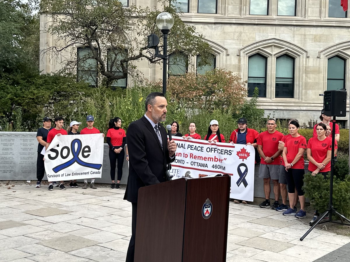An emotional & inspiring morning marked the start of the @460km as we honour our #HeroesInLife who made the ultimate sacrifice in service of their communities. Our full support goes to their families and loved ones. Looking forward to meeting in #Ottawa at @CPPOM weekend #NPOMR23