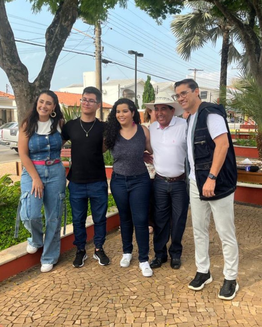 RevistadeSabado's tweet photo. Ohhh Modão🤠✨ Família Silva entregou tudo no #Revista em Jumirim📺💜 #TVTEM https://t.co/obmDq7MxHD