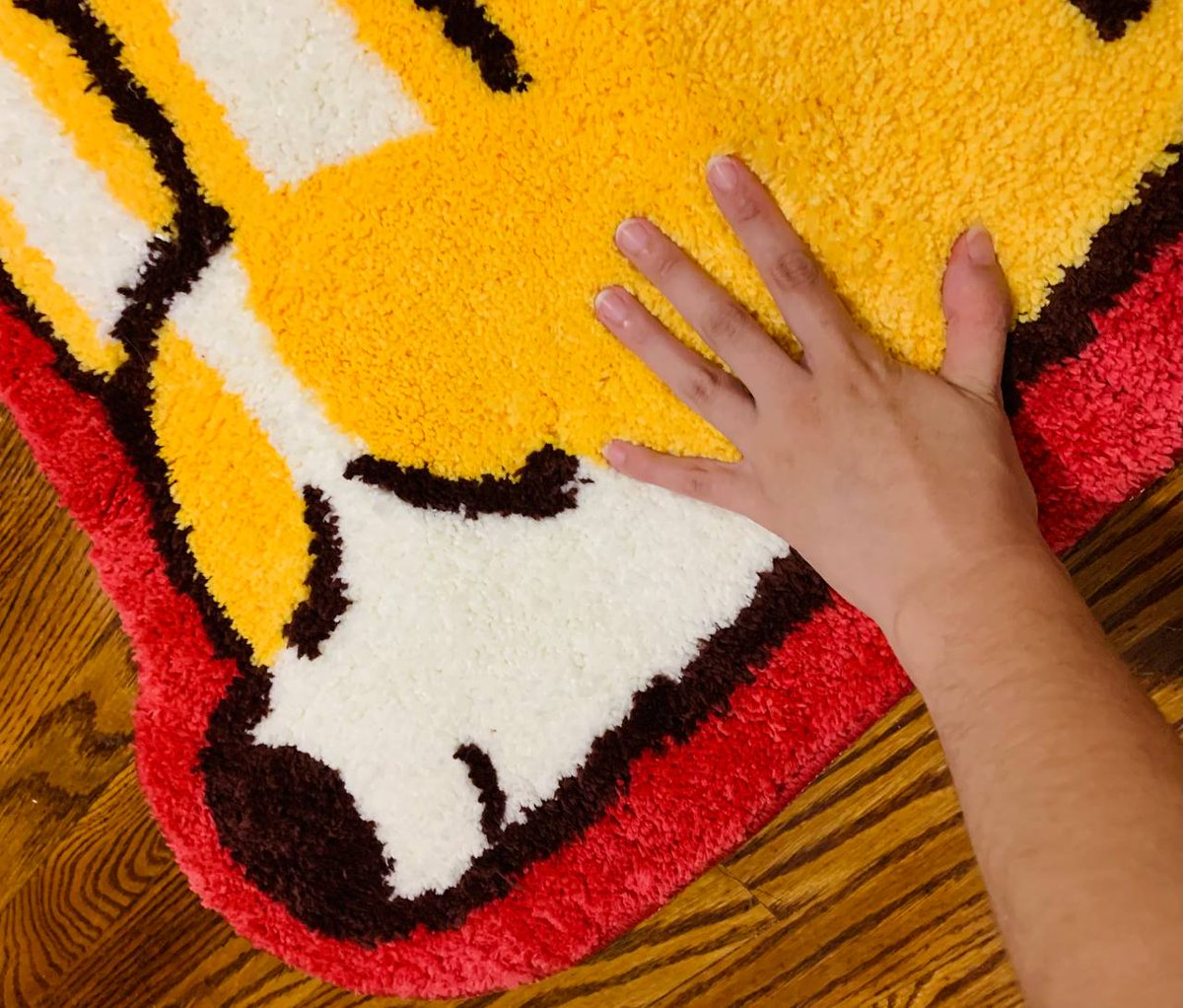 NaomiRomeroArt's tweet image. Bug the Corgi rugs are dropping soon!   Now you can be as snug as Bug with this rug! 
Also.. drop includes enamel pin and stickers.. stay tuned!